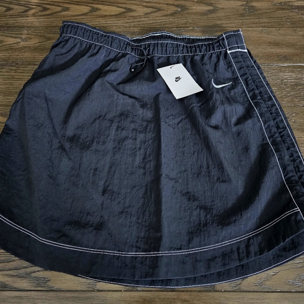 NWT NIKE WOMEN'S SKIRT BLACK